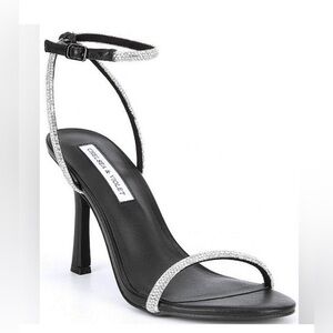 Elegant black heels by Chelsea & Violet Women’s size 8.5